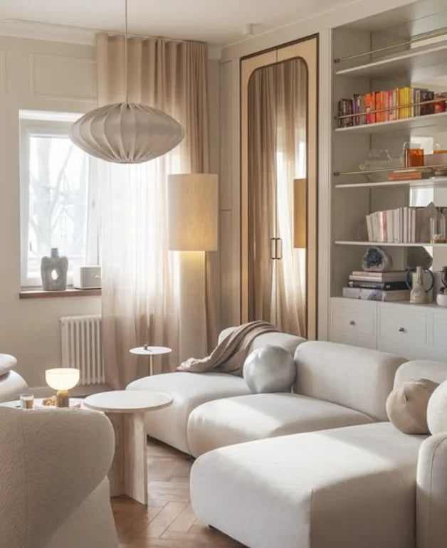 IWC HOME Salon mit modularem Sofa und Regal