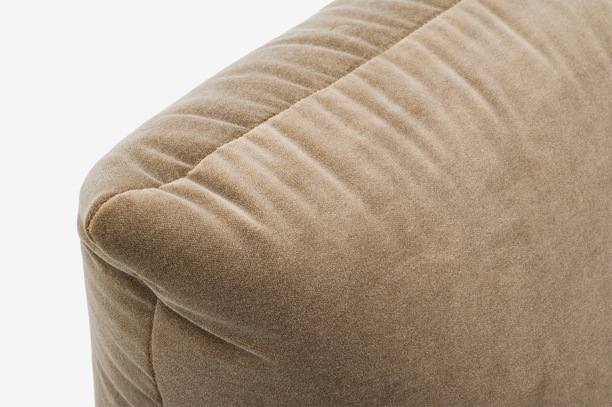 11-sofy-pozostale-2026-08-28-item-6aef8c92504a-pillove236102cm_cassi11.jpg
