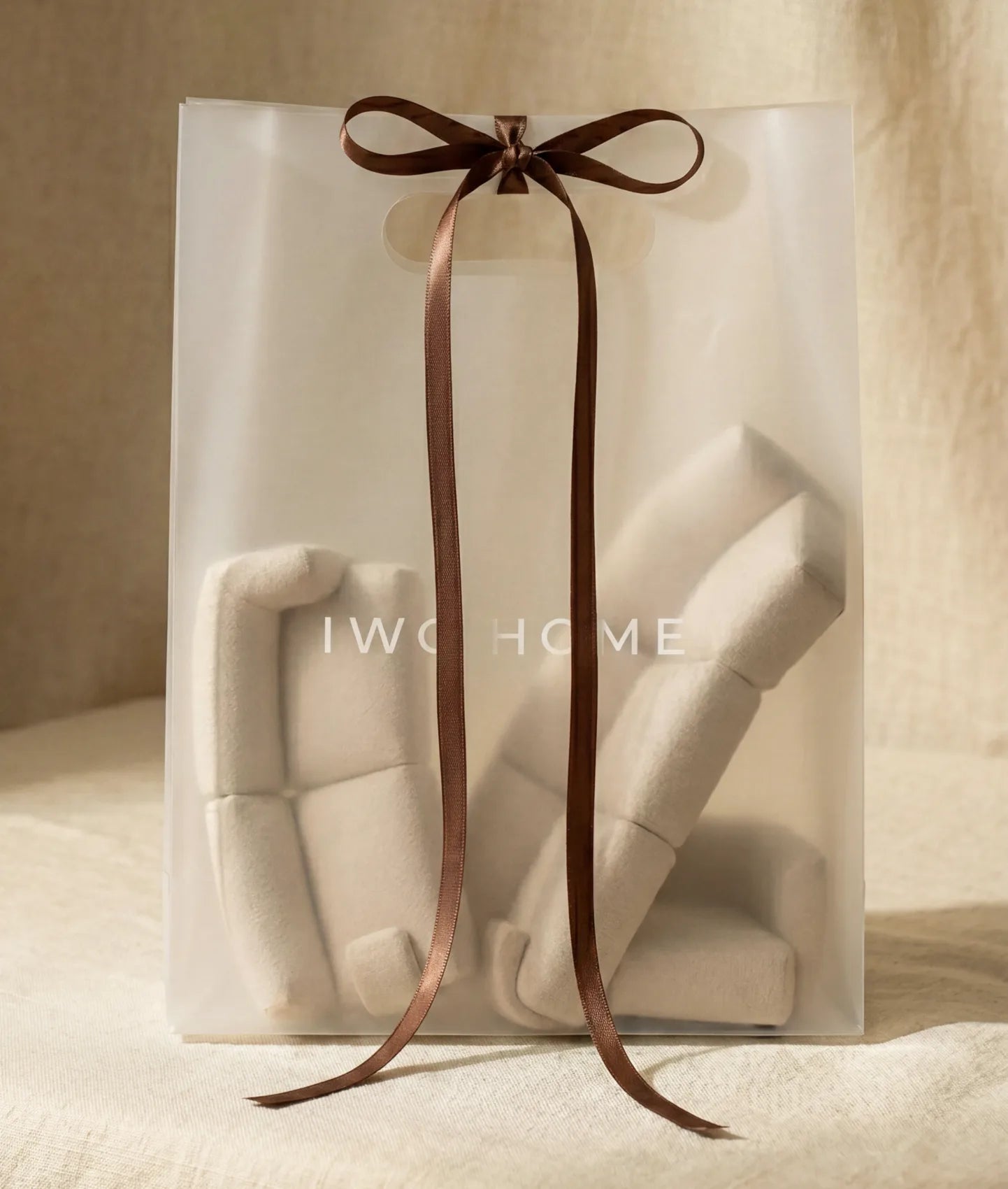 IWC HOME Geschenktüte mit Miniaturmöbeln